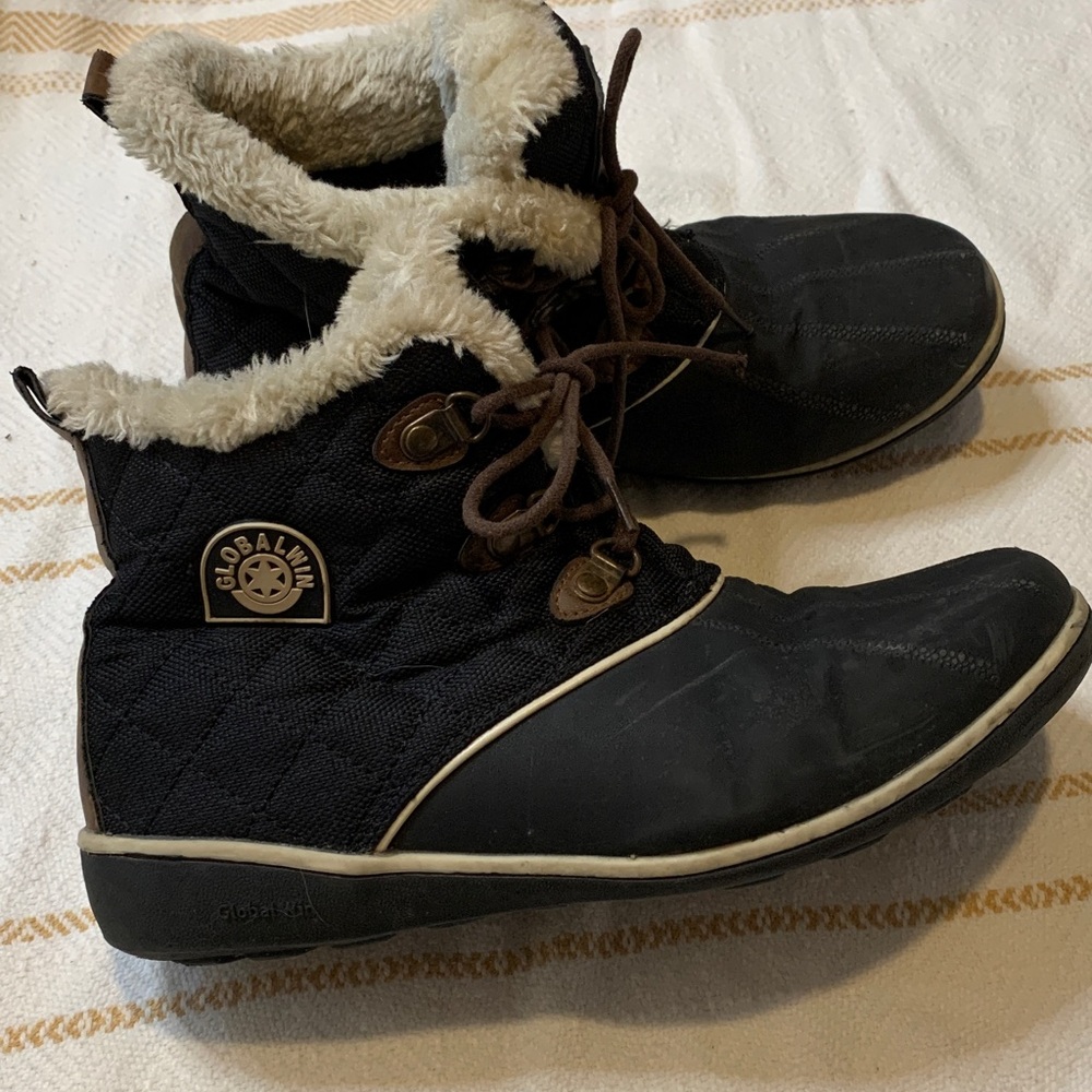 GlobalWin Faux Fur Lined Ankle Boots Size 8.5
